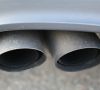 Den Berichten zufolge soll die von den Konzernen VW, Daimler und BMW gegründete Europäische Forschungsvereinigung für Umwelt und Gesundheit im Transportsektor (EUGT) eine "Kurzzeit-Inhalationsstudie mit Stickstoffdioxid bei gesunden Menschen gefördert" haben.