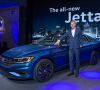 VW-Markenchef Herbert Diess präsentierte in einer Preview der Detroit Automesse den neuen Jetta.