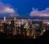 Die Skyline Hong Kongs bei Nacht