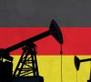 Ölpumpe Silhouette vor Deutschlandflagge