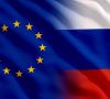 EU- und Russlandflagge nebeneinander