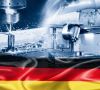 Industrie in Deutschland: Deutschland-Flagge und Maschinen im Hintergrund