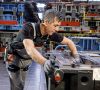 Audi, Audi Produktion, Exoskelett, Rückenschmerzen am Arbeitsplatz, ergonomische Hilfsmittel