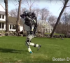 Atlas Boston Dynamics joggt durch Park