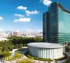 Im Norden der südchinesischen 13-Millionen-Stadt Shenzhen befindet sich in einer zwei Quadratkilometer großen subtropischen Parkanlage die Unternehmenszentrale von Huawei.