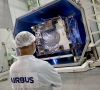 Das Bild zeigt den von Airbus gebauten JUICE-Satellit (JUpiter ICy moons Explorer mission), der für die Europäische Weltraumorganisation (ESA) entwickelt wurde.