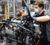 Montage an elektrischen Antriebseinheiten am Mercedes-Benz Standort Berlin